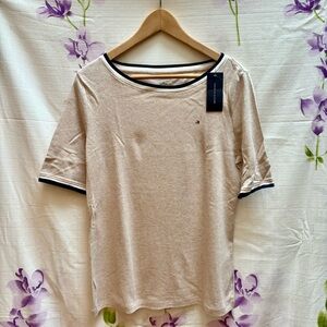 NEW Tommy Hilfiger Beige With Black Trim Short Sleeve Crew Neck T Shirt